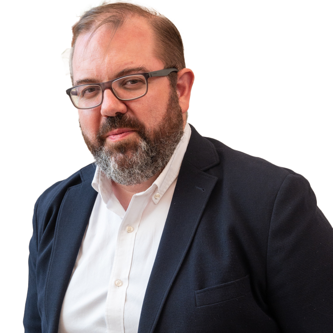 Imagen de Jose Miguel mirando a cámara y sonriendo